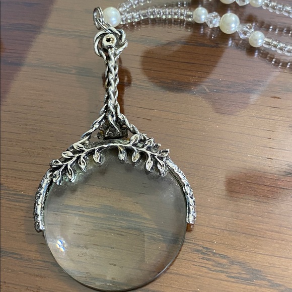 Vintage Magnifying glass necklace with glass and crystal beads and faux pearl - Picture 6 of 8
